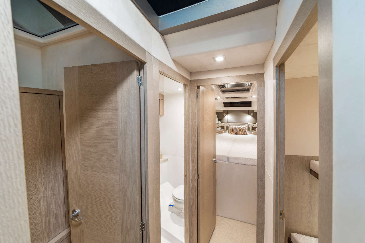 Galeon 360 FLY Internal image 17