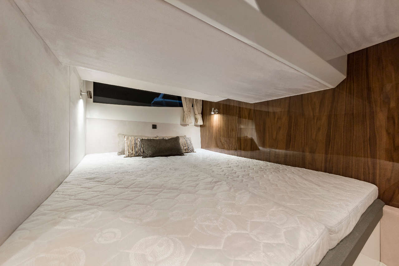 Galeon 360 FLY Internal image 43