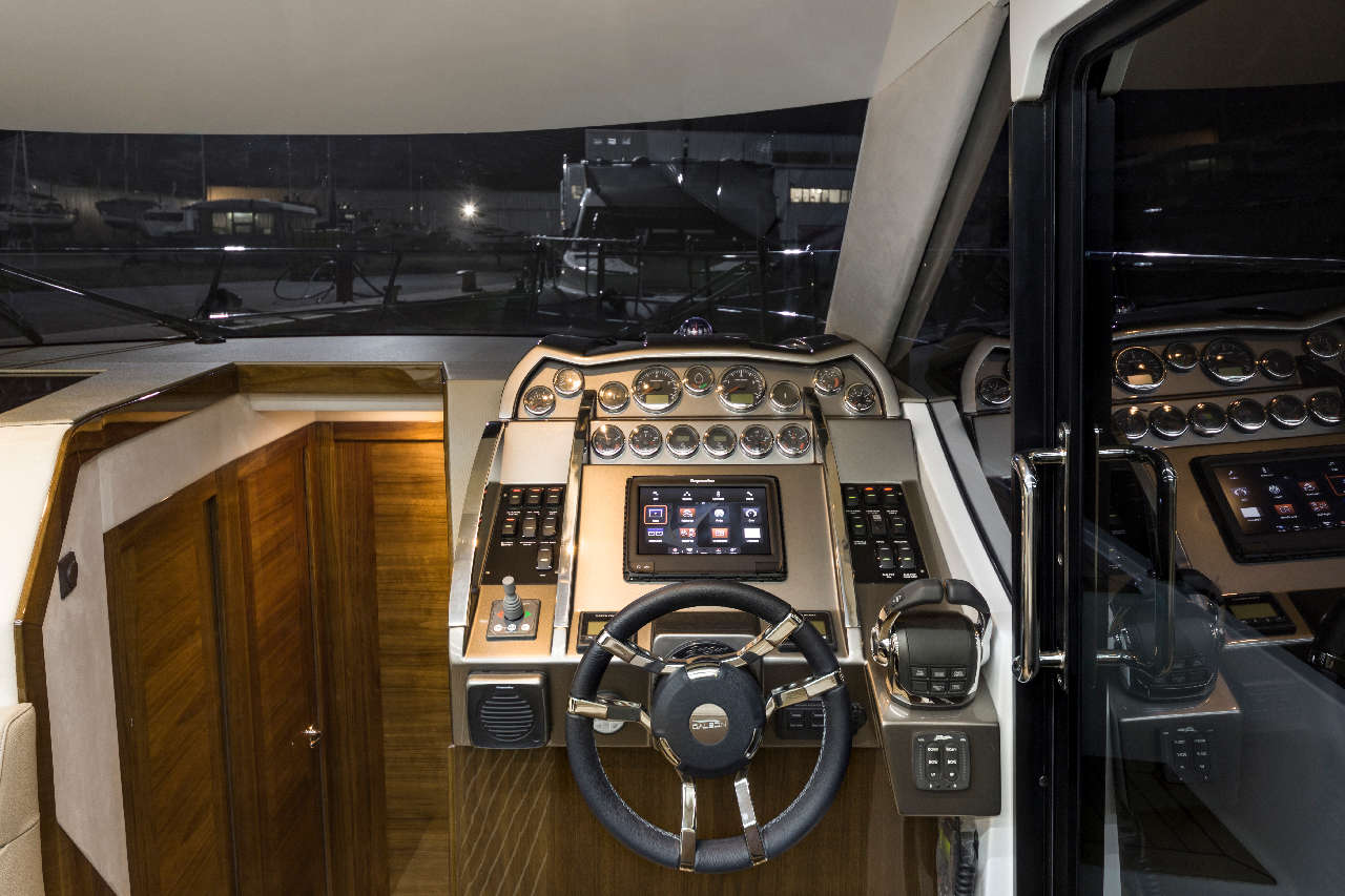 Galeon 360 FLY Internal image 36