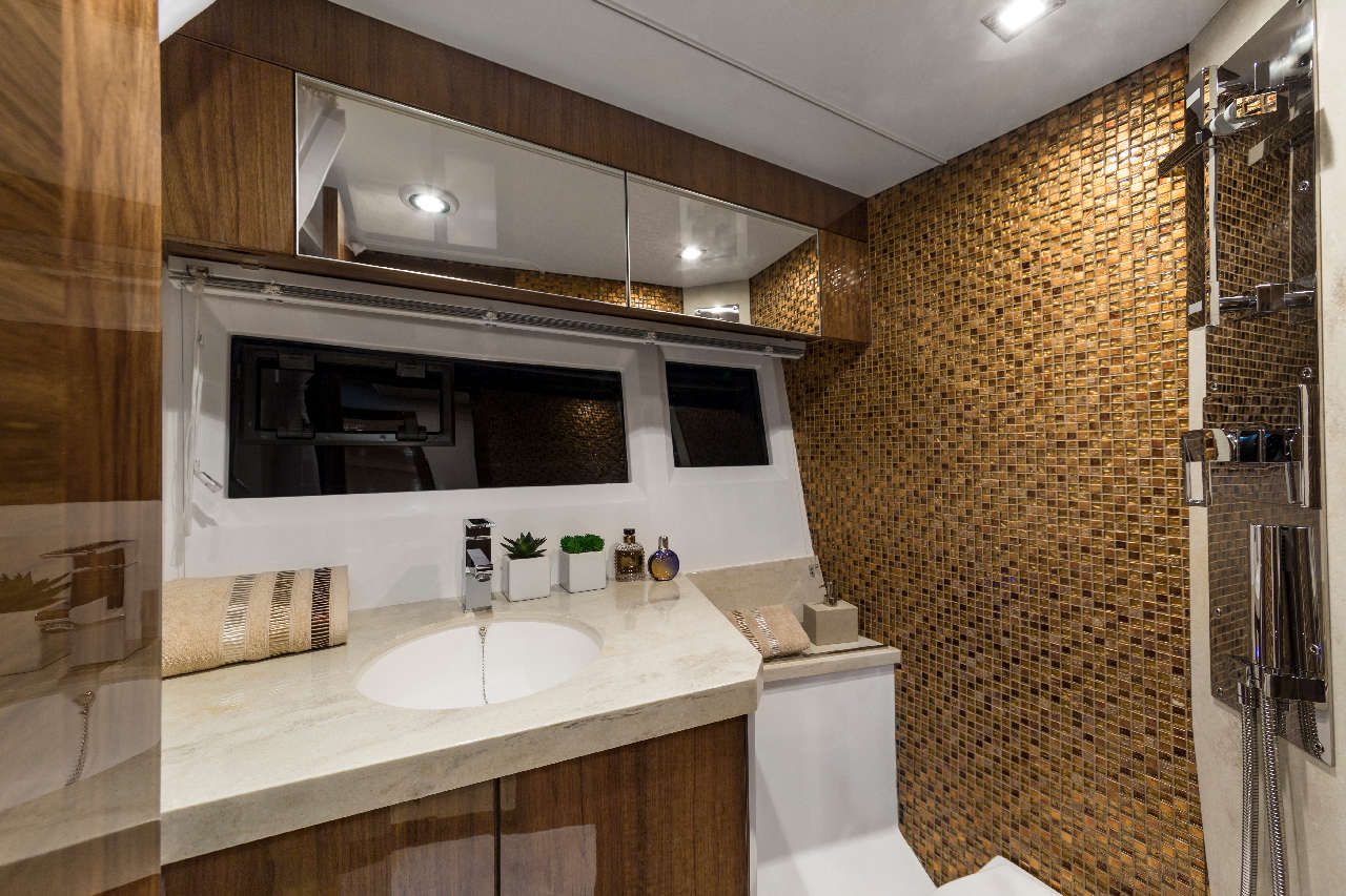 Galeon 360 FLY Internal image 40