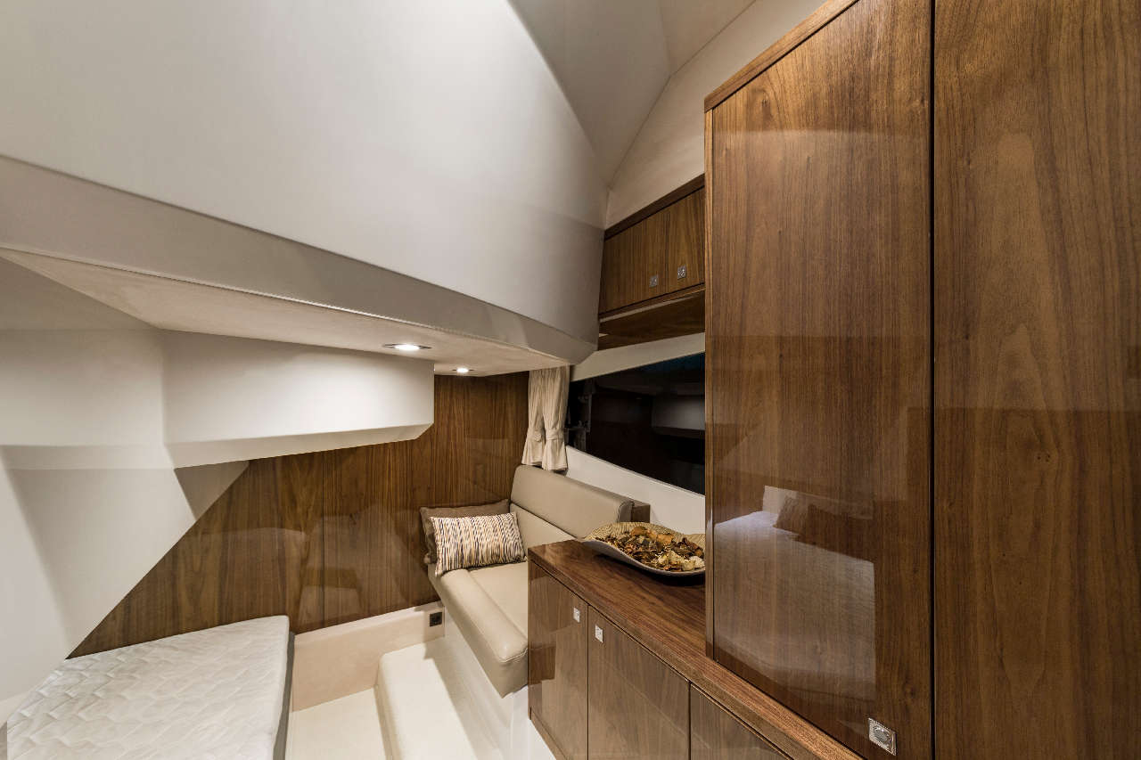 Galeon 360 FLY Internal image 42