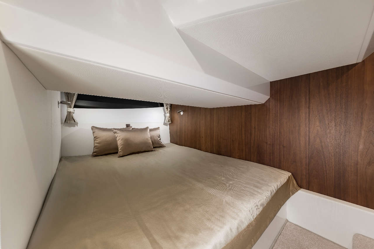 Galeon 360 FLY Internal image 32