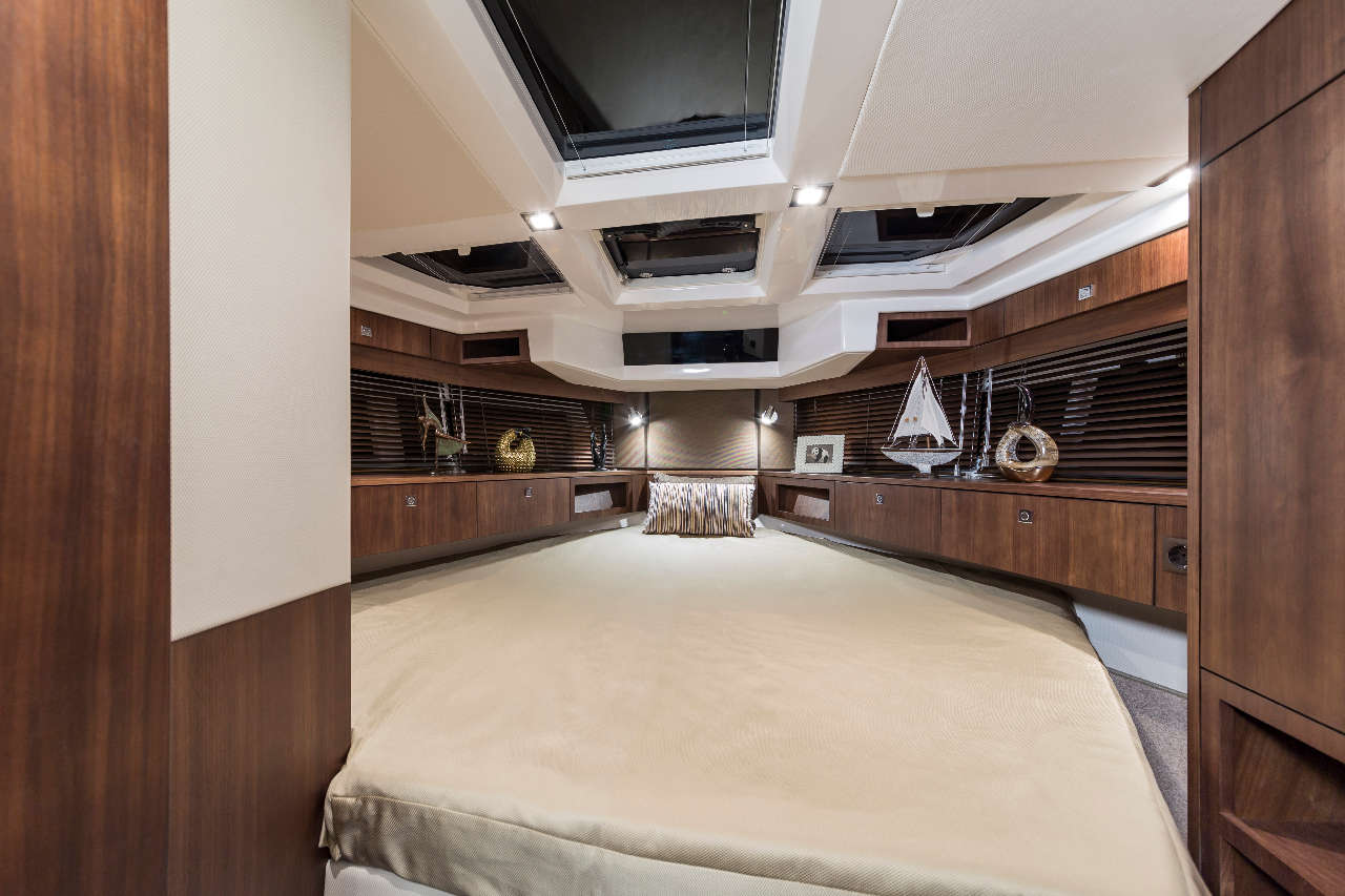 Galeon 360 FLY Internal image 33