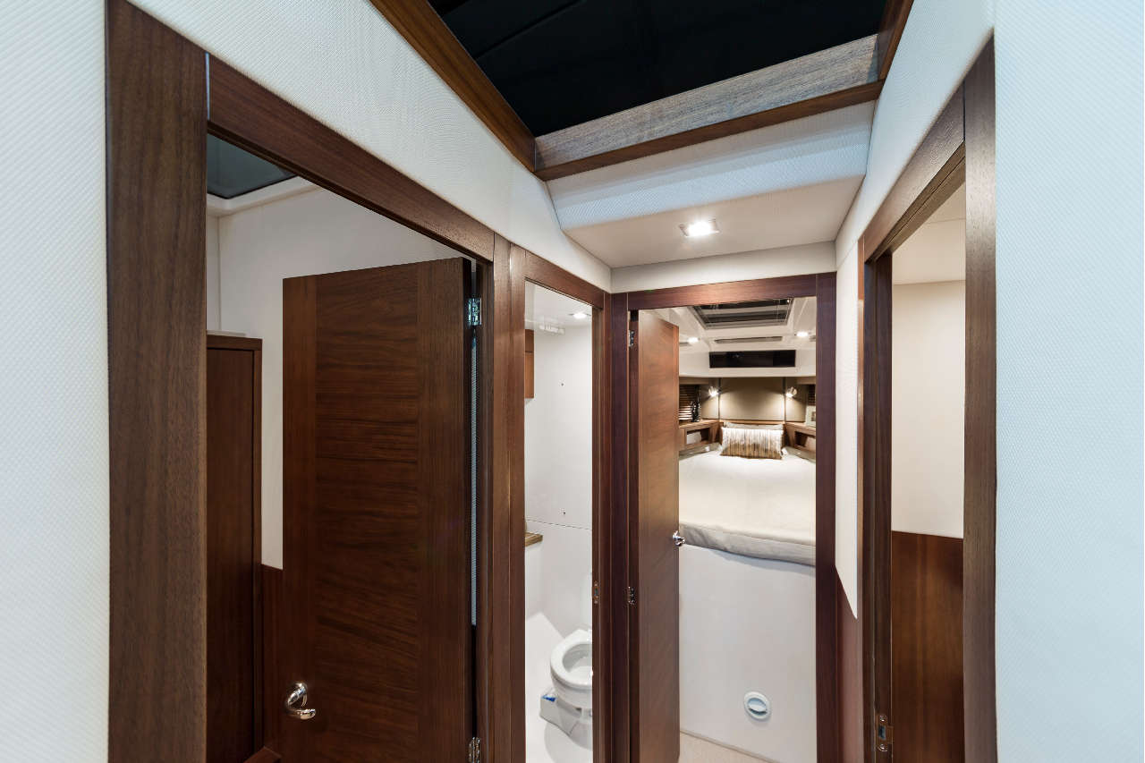 Galeon 360 FLY Internal image 28