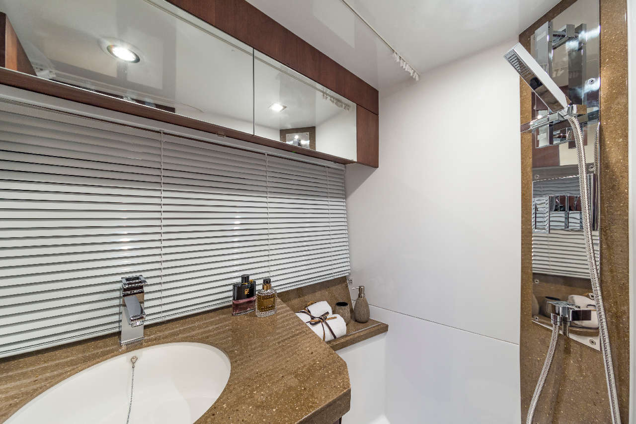 Galeon 360 FLY Internal image 29
