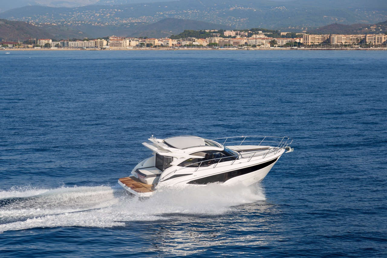 Galeon 365 HTS External image04