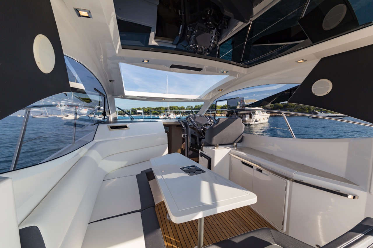 Galeon 365 HTS Cockpit image 13