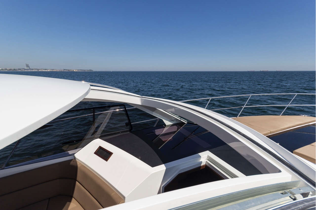 Galeon 365 HTS Cockpit image 15