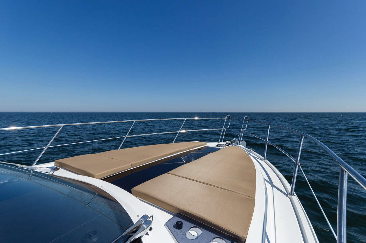 Galeon 365 HTS Cockpit image 16