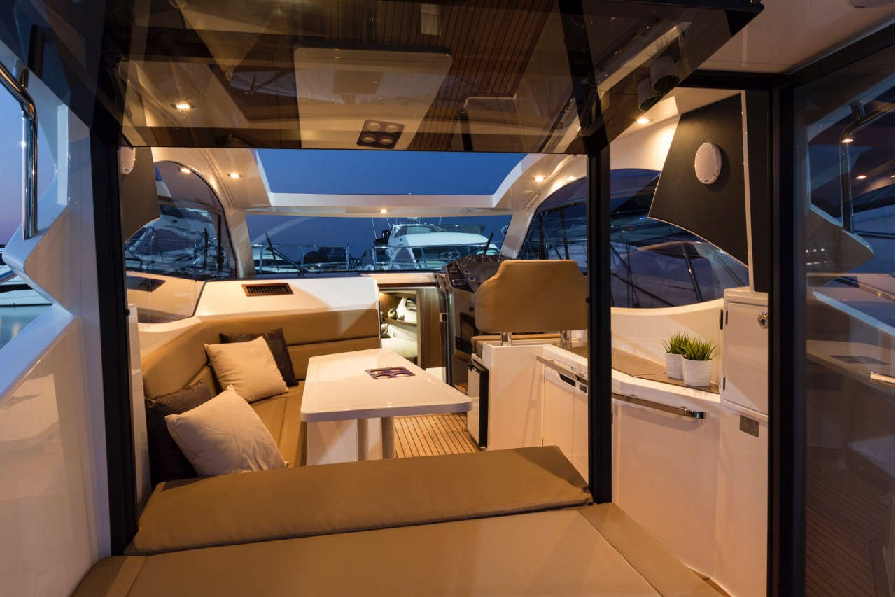 Galeon 365 HTS Cockpit image 24