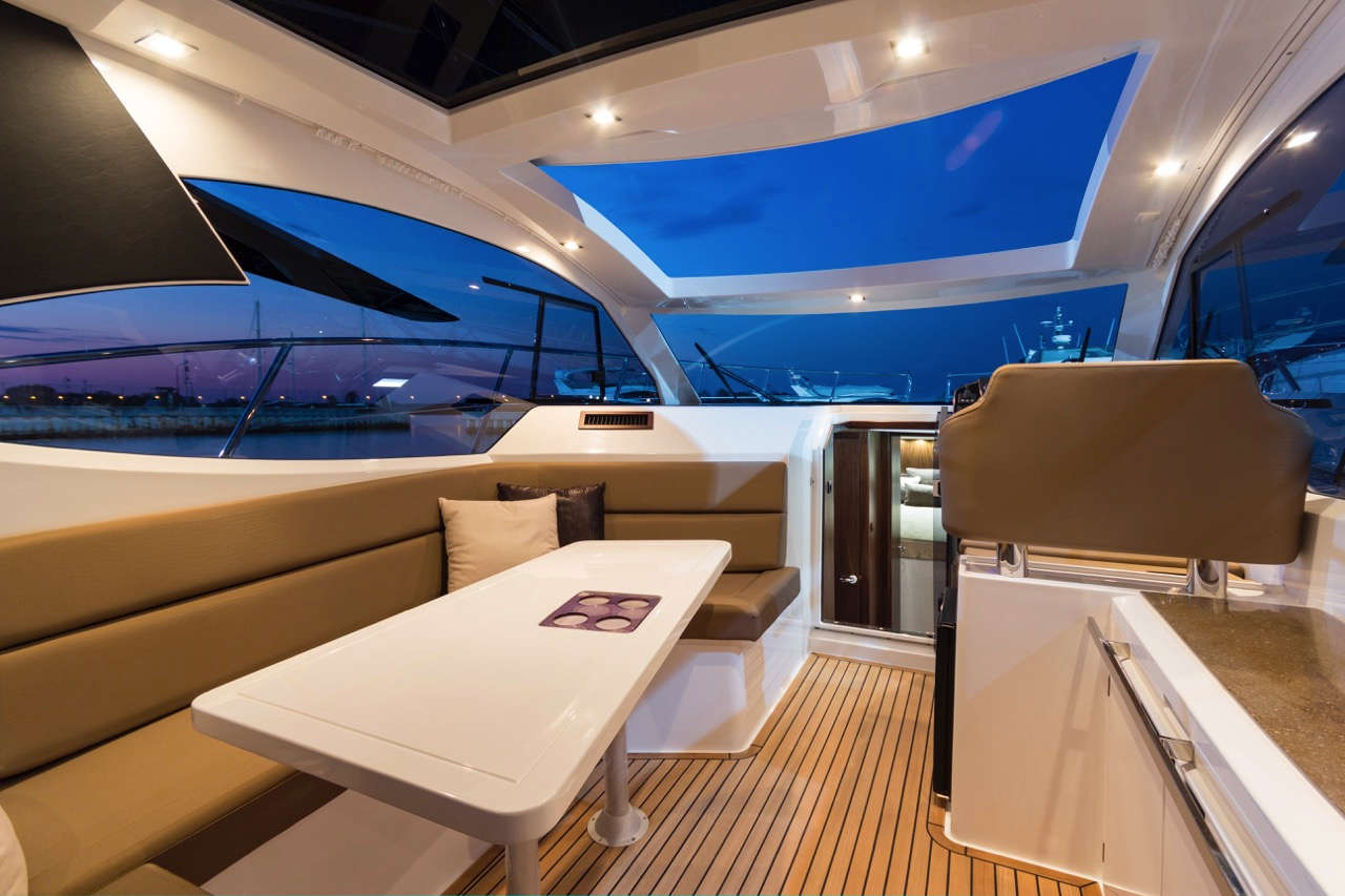 Galeon 365 HTS Cockpit image 25