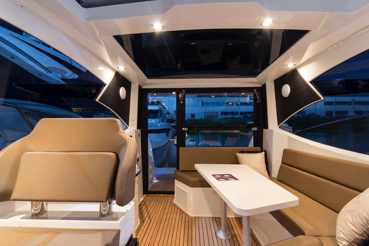 Galeon 365 HTS Cockpit image 28