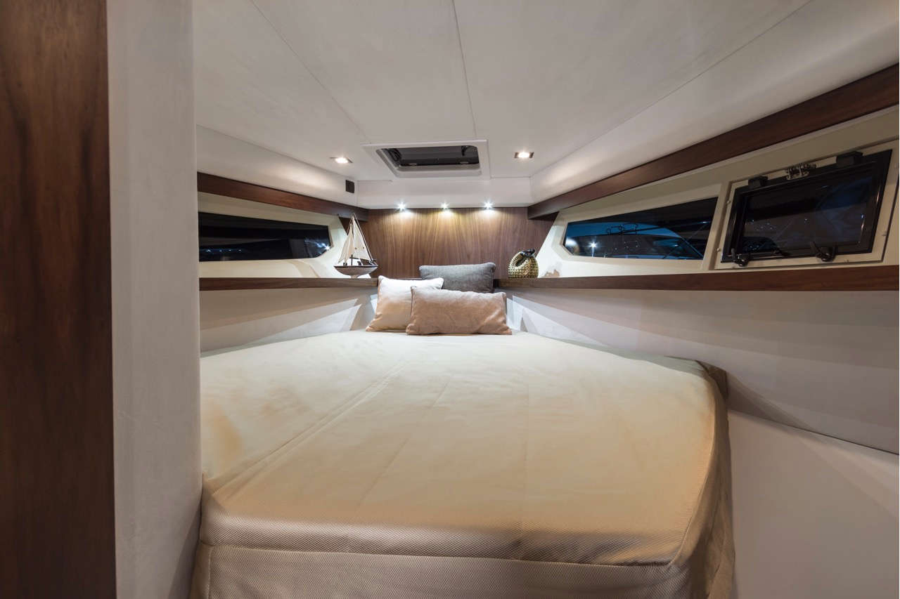 Galeon 365 HTS Internal image 3