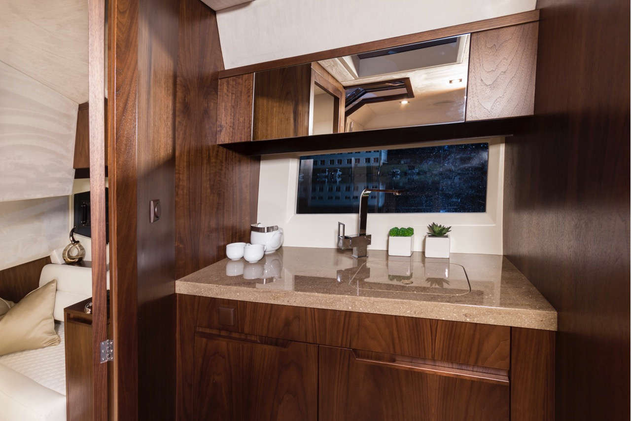 Galeon 365 HTS Internal image 5