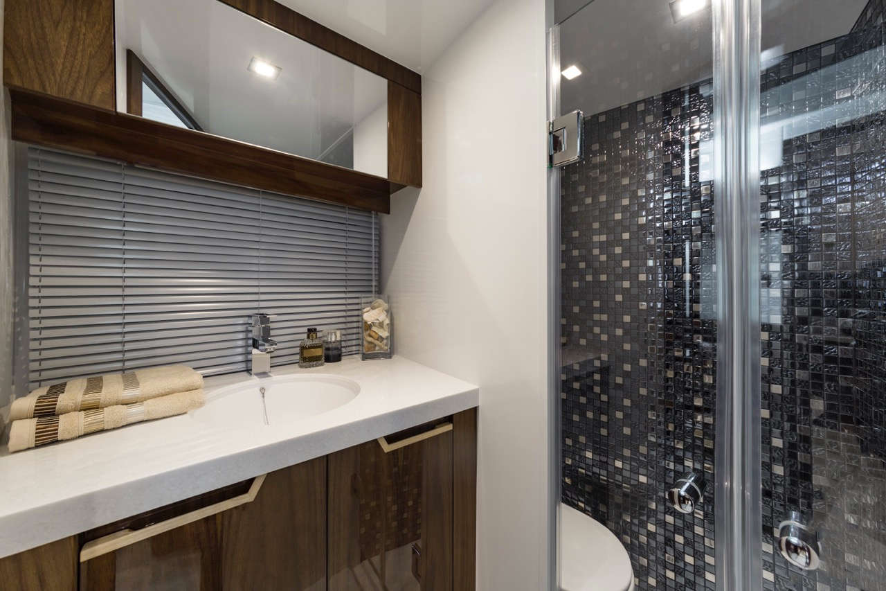 Galeon 365 HTS Internal image 11