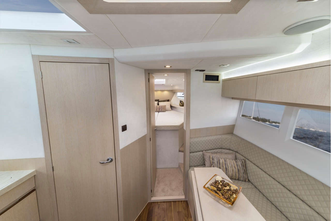 Galeon 365 HTS Internal image 16
