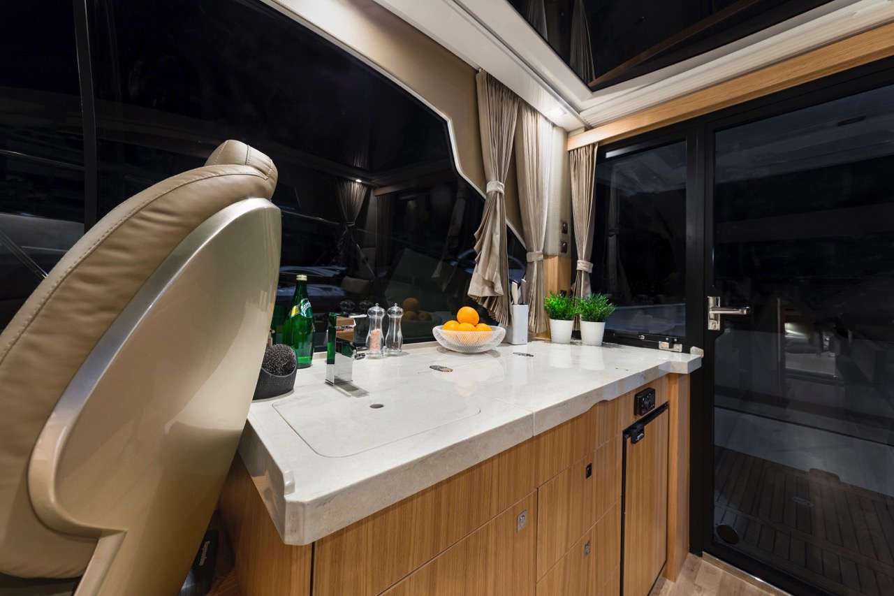 Galeon 370 HTC Internal image 7