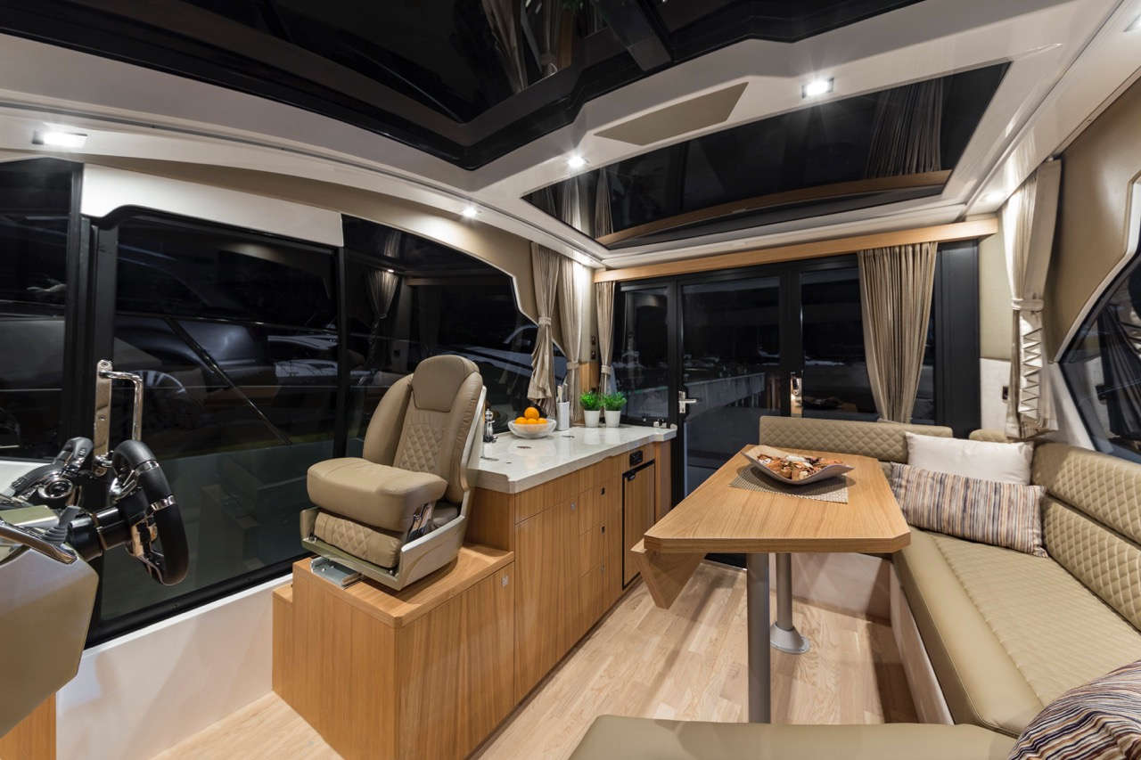 Galeon 370 HTC Internal imag2/04