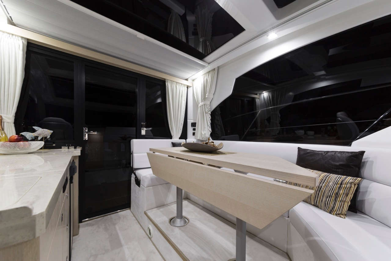 Galeon 370 HTC Internal image 19