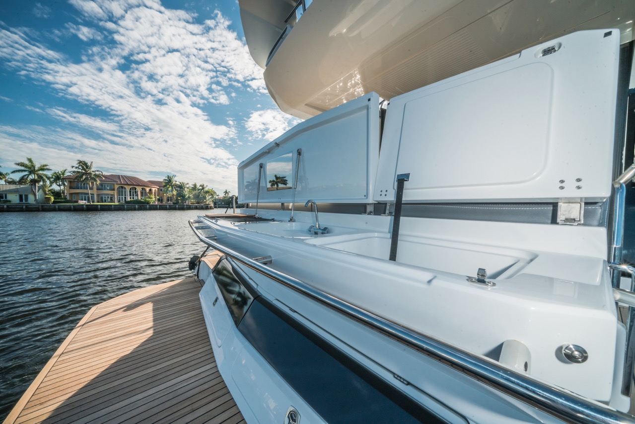 Galeon 400 FLY Cockpit image 20