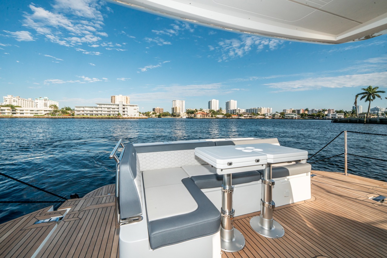 Galeon 400 FLY Cockpit image 14
