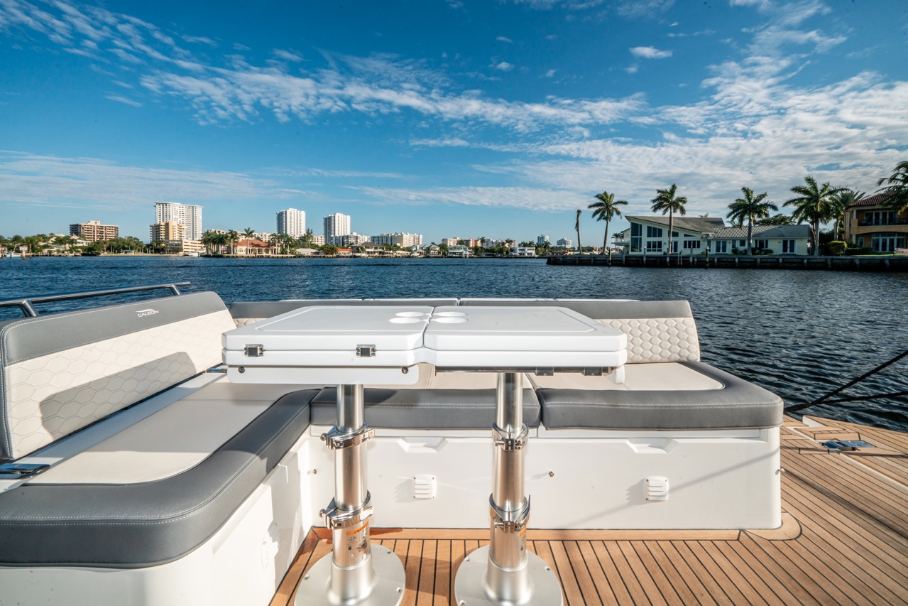 Galeon 400 FLY Cockpit image 11