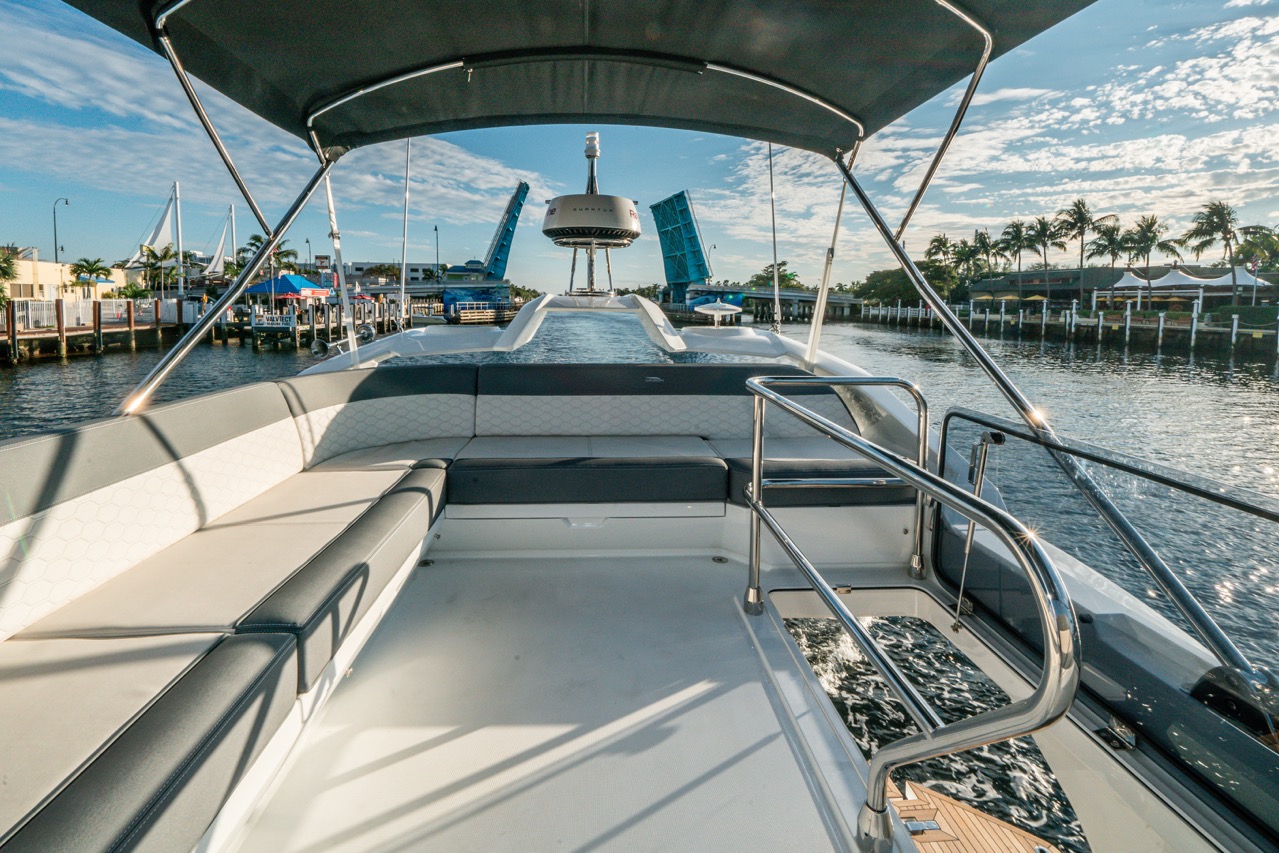 Galeon 400 FLY Cockpit image 6