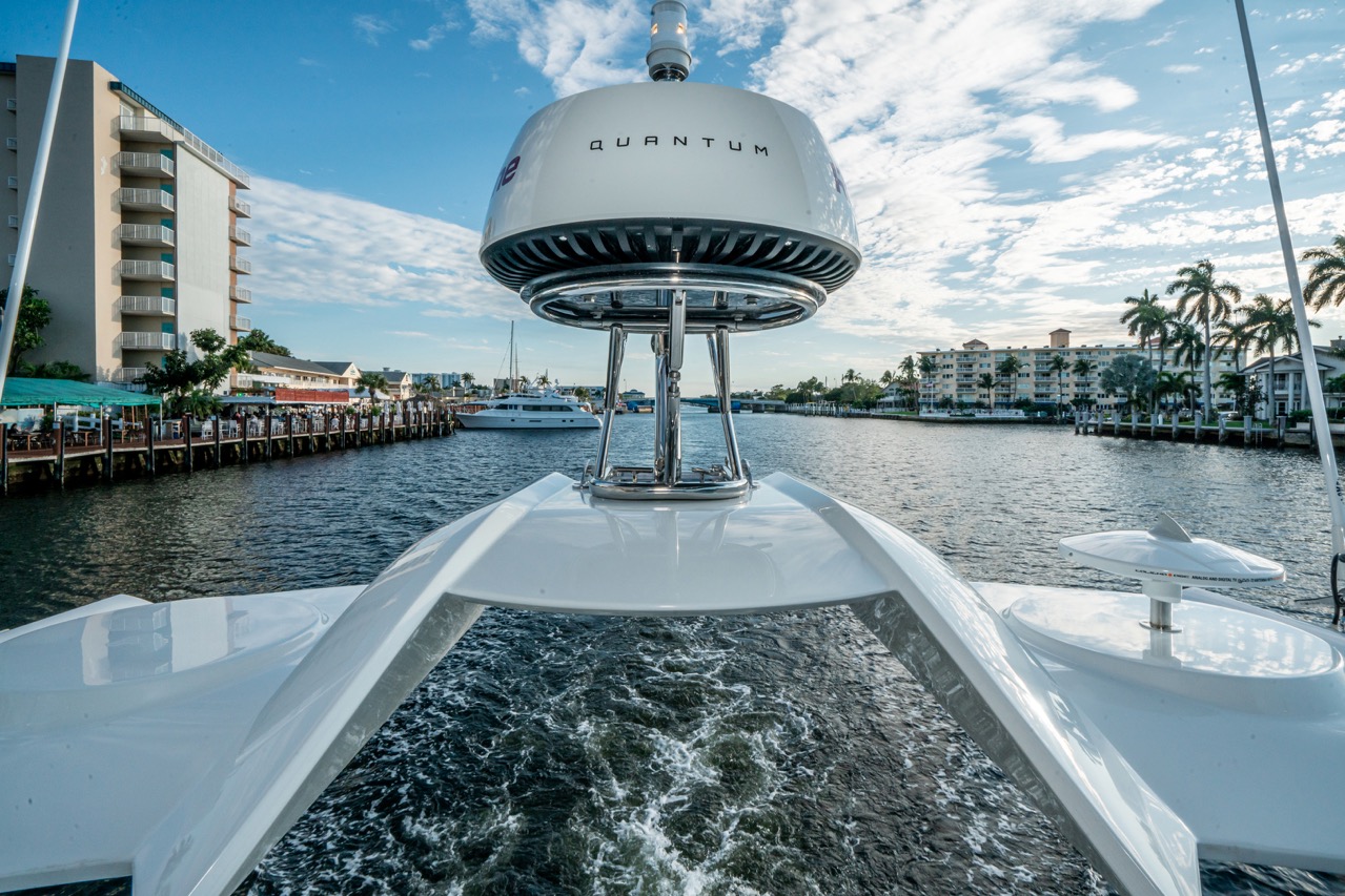 Galeon 400 FLY Cockpit image 3