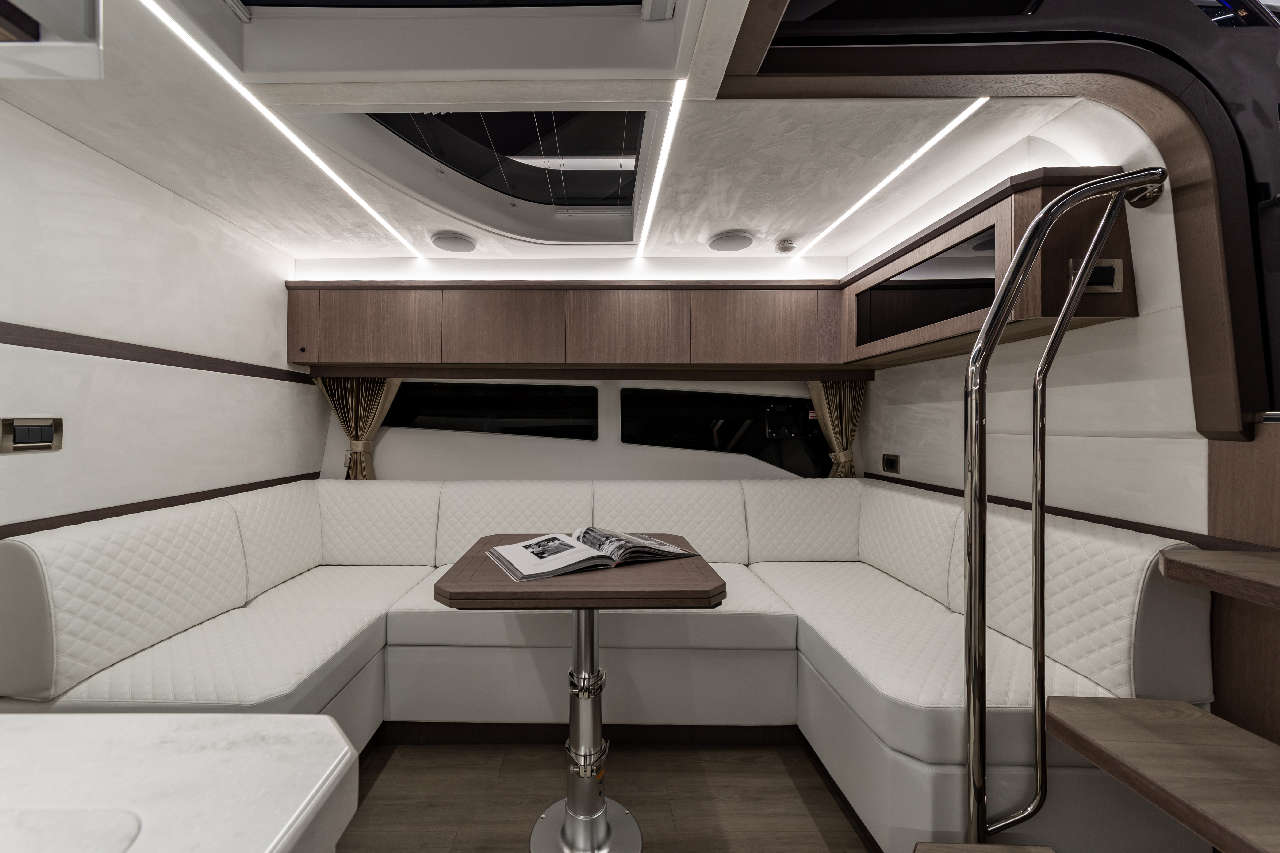 Galeon 405 HTS Internal image 12