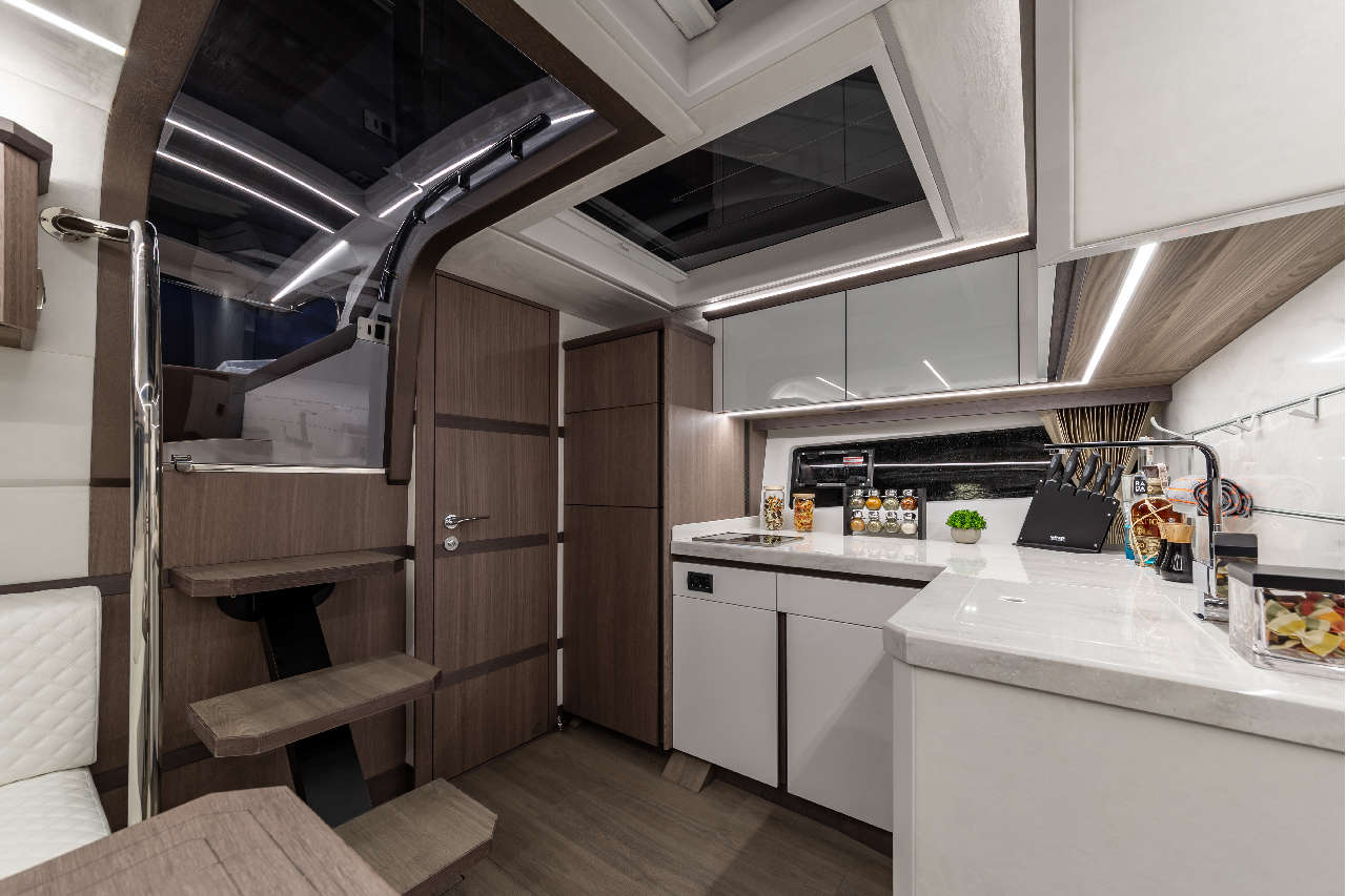 Galeon 405 HTS Internal image 13