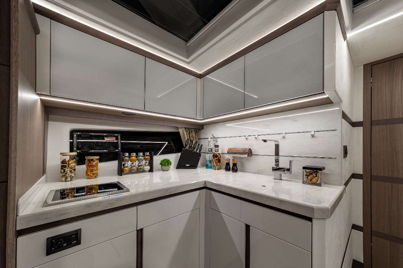 Galeon 405 HTS Internal image 15