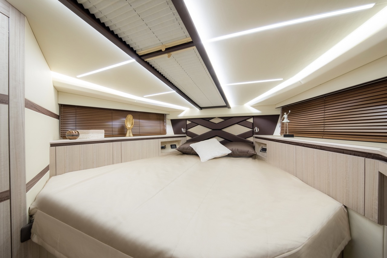 Galeon 405 HTS Internal image 2