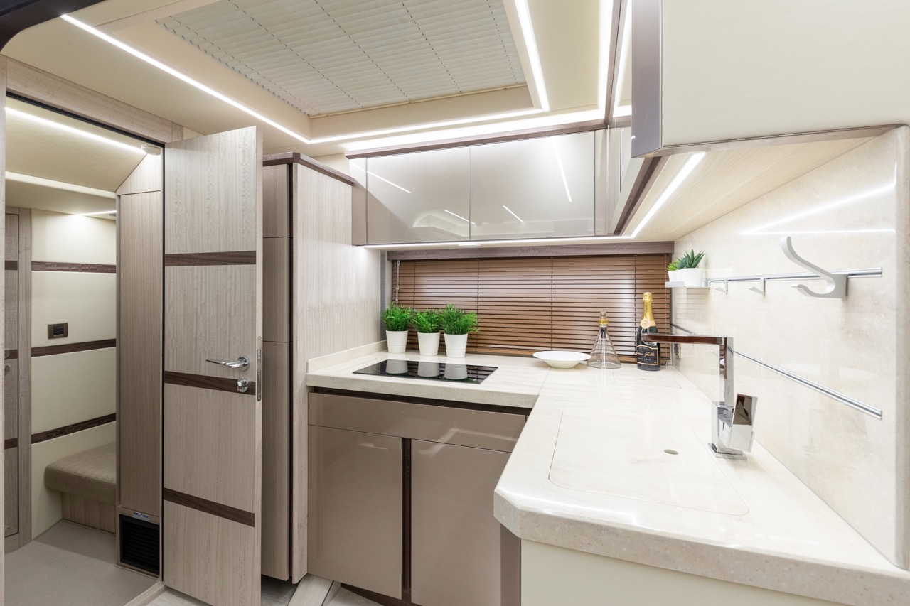 Galeon 405 HTS Internal image 4