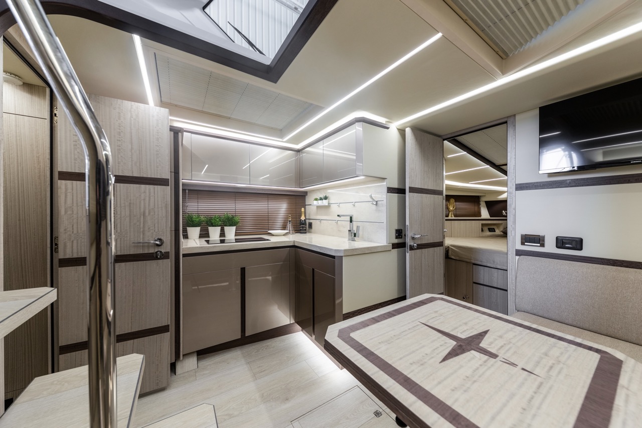 Galeon 405 HTS Internal image 5