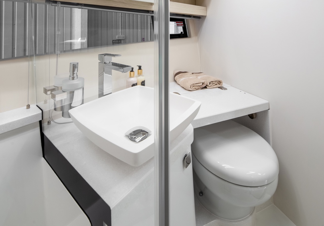 Galeon 405 HTS Internal image 10
