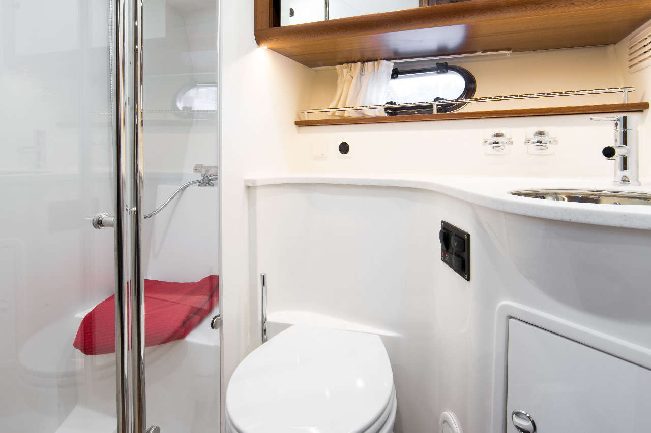 Nimbus 405 Coupe Interior image 8