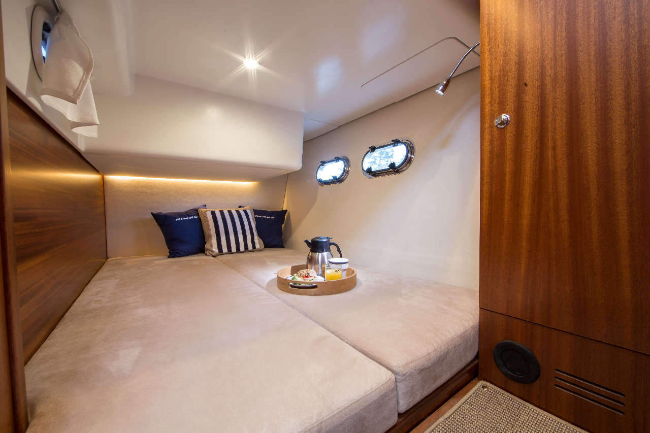 Nimbus 405 Coupe Interior image 11