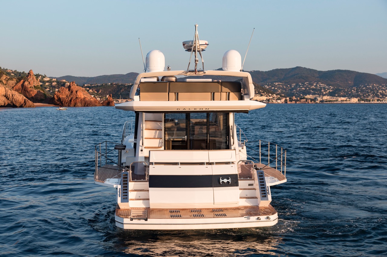 Galeon 460 FLY Cockpit image 2