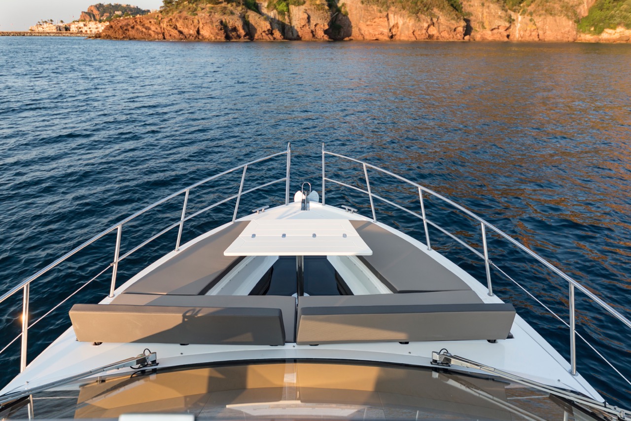 Galeon 460 FLY Cockpit image 9
