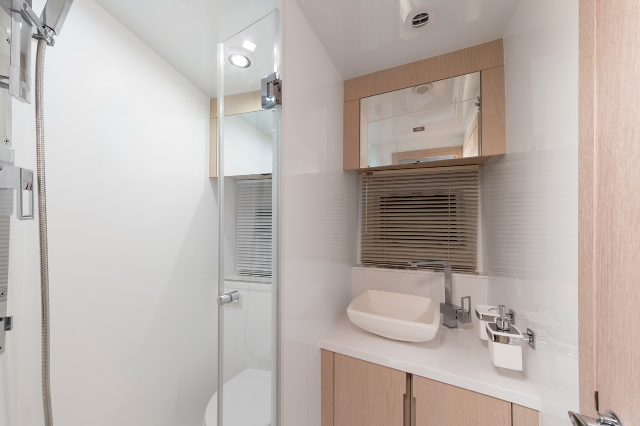 Galeon 460 FLY Internal image 8