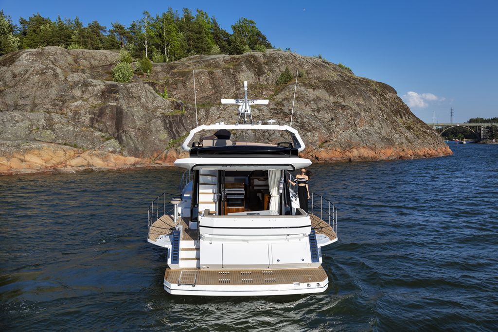 Galeon 470 SKYDECK Cockpit image 16