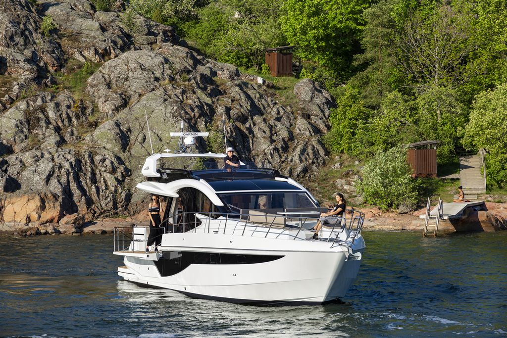 Galeon 470 SKYDECK Cockpit image 17