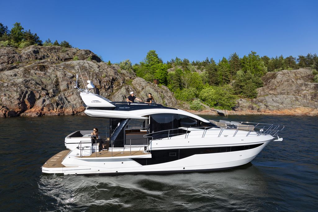 Galeon 470 SKYDECK Cockpit image 18