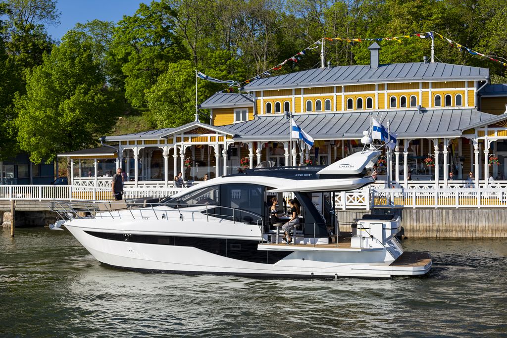 Galeon 470 SKYDECK Cockpit image 31