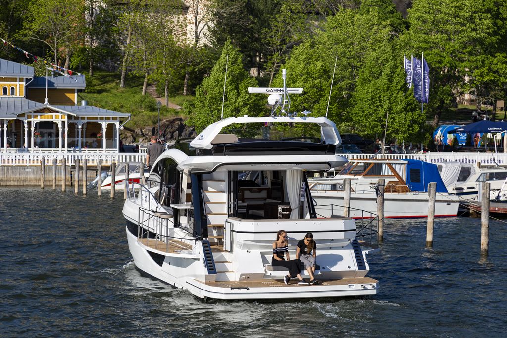 Galeon 470 SKYDECK Cockpit image 34