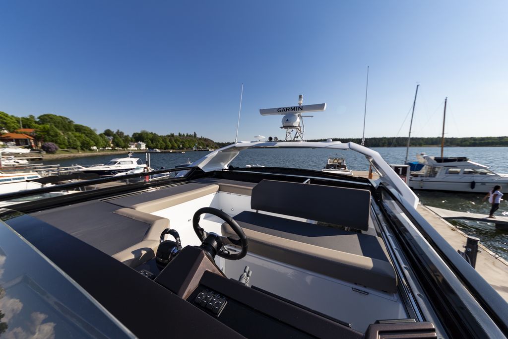 Galeon 470 SKYDECK Cockpit image 35