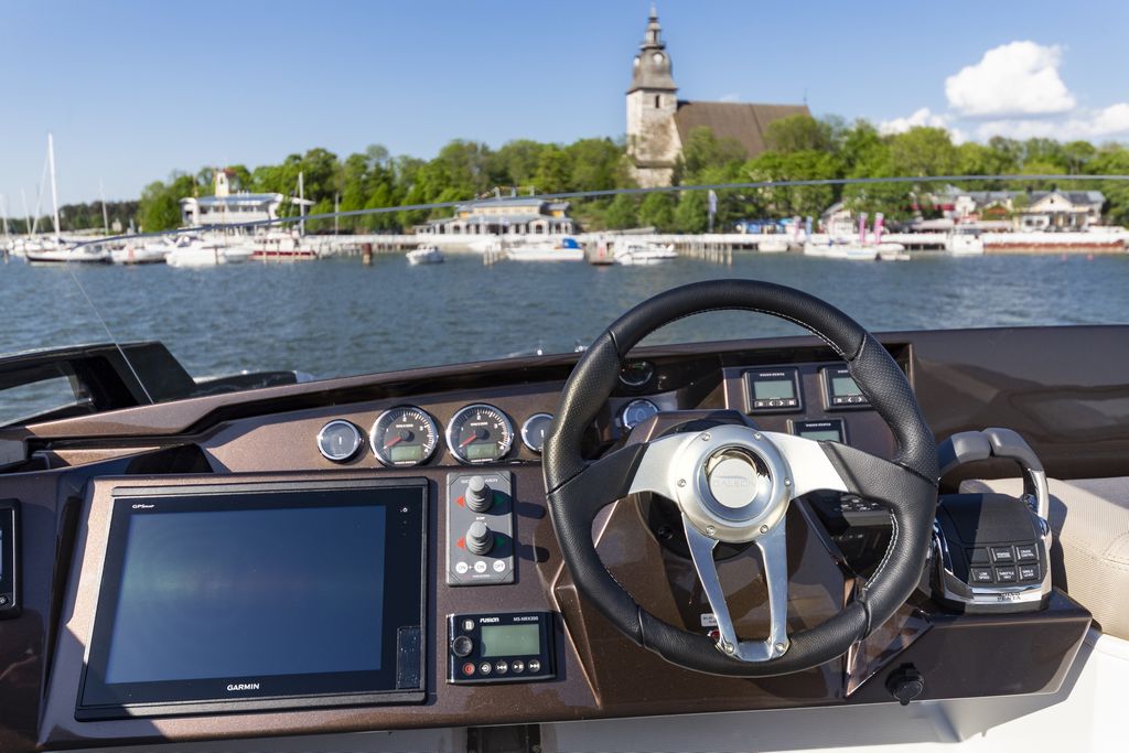 Galeon 470 SKYDECK Cockpit image 36