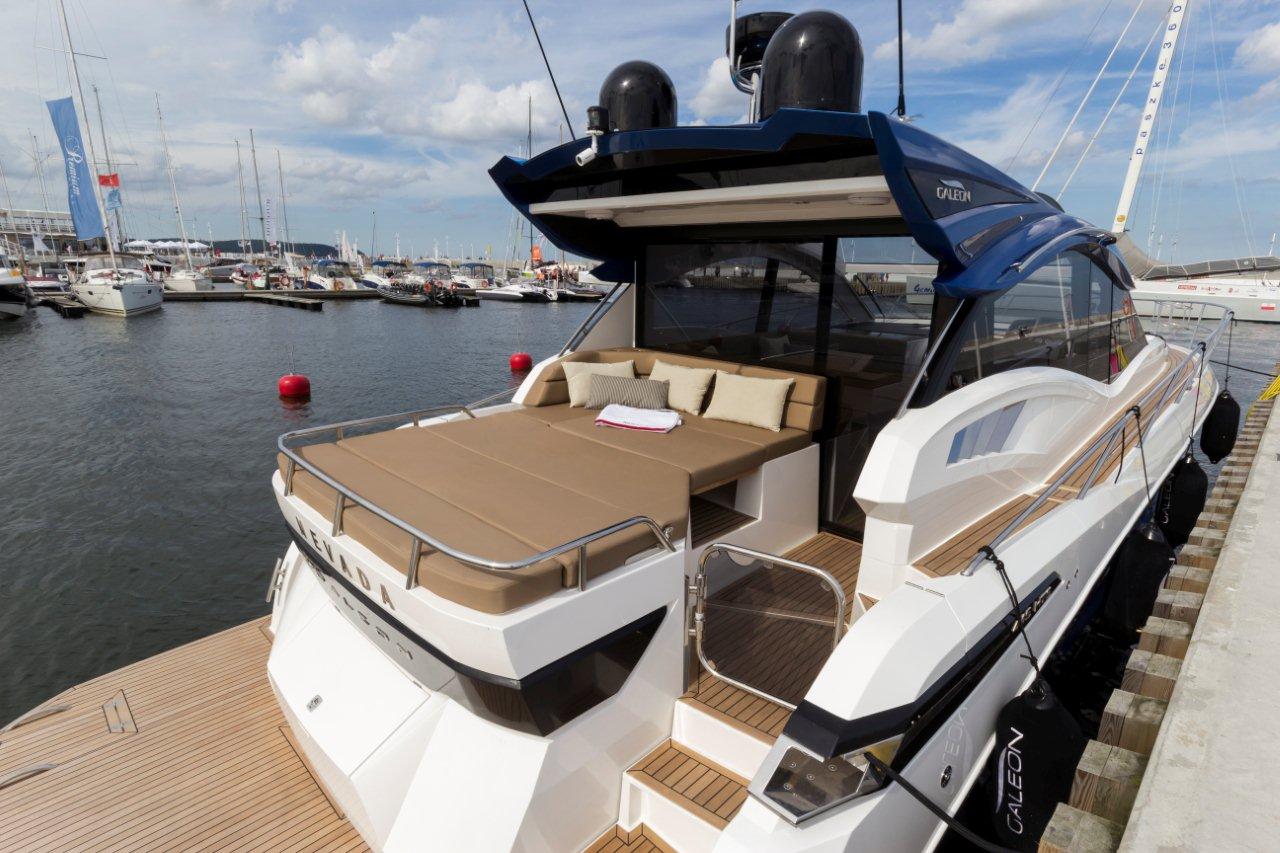 Galeon 485 HTS Cockpit image 18