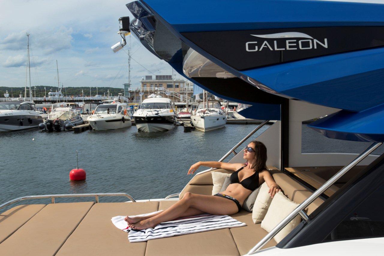 Galeon 485 HTS Cockpit image 20