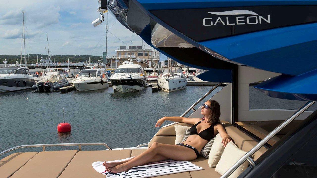 Galeon 485 HTS Cockpit image 21